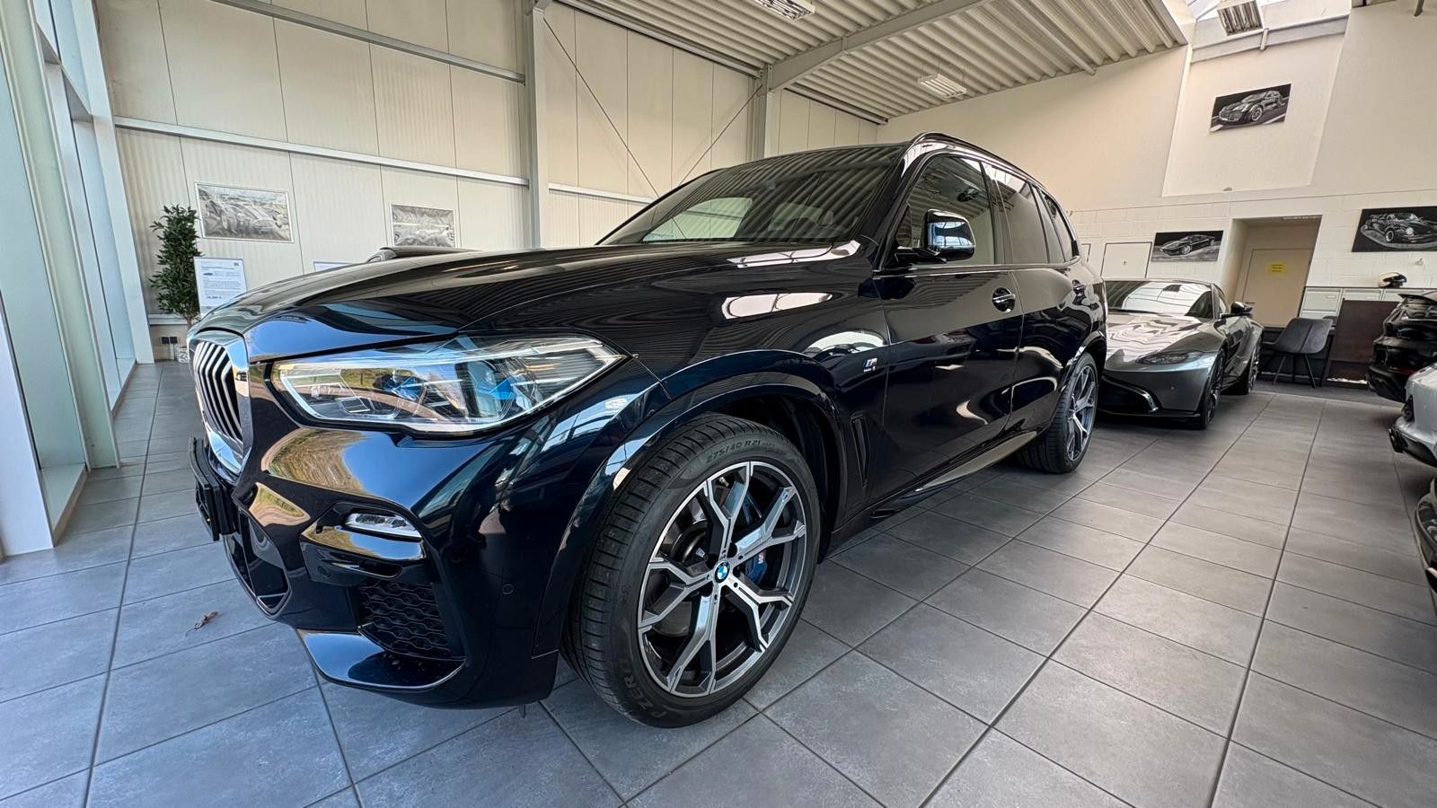Fahrzeugabbildung BMW X5 xDrive 40 i M Sport,luft,pano,hud,soft close,