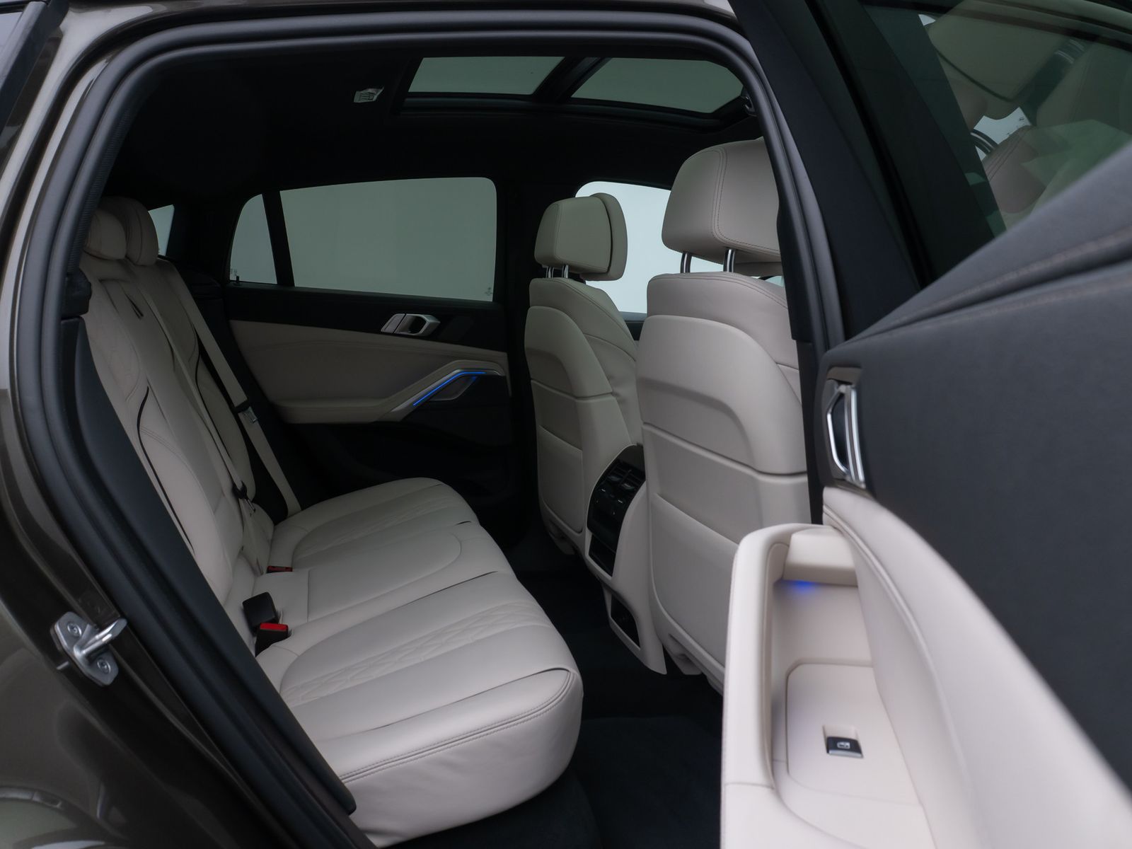 Fahrzeugabbildung BMW X6 M50i Individual Panorama HUD DAB H/K 22Zoll