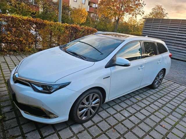 Toyota Auris Touring Sports Hybrid