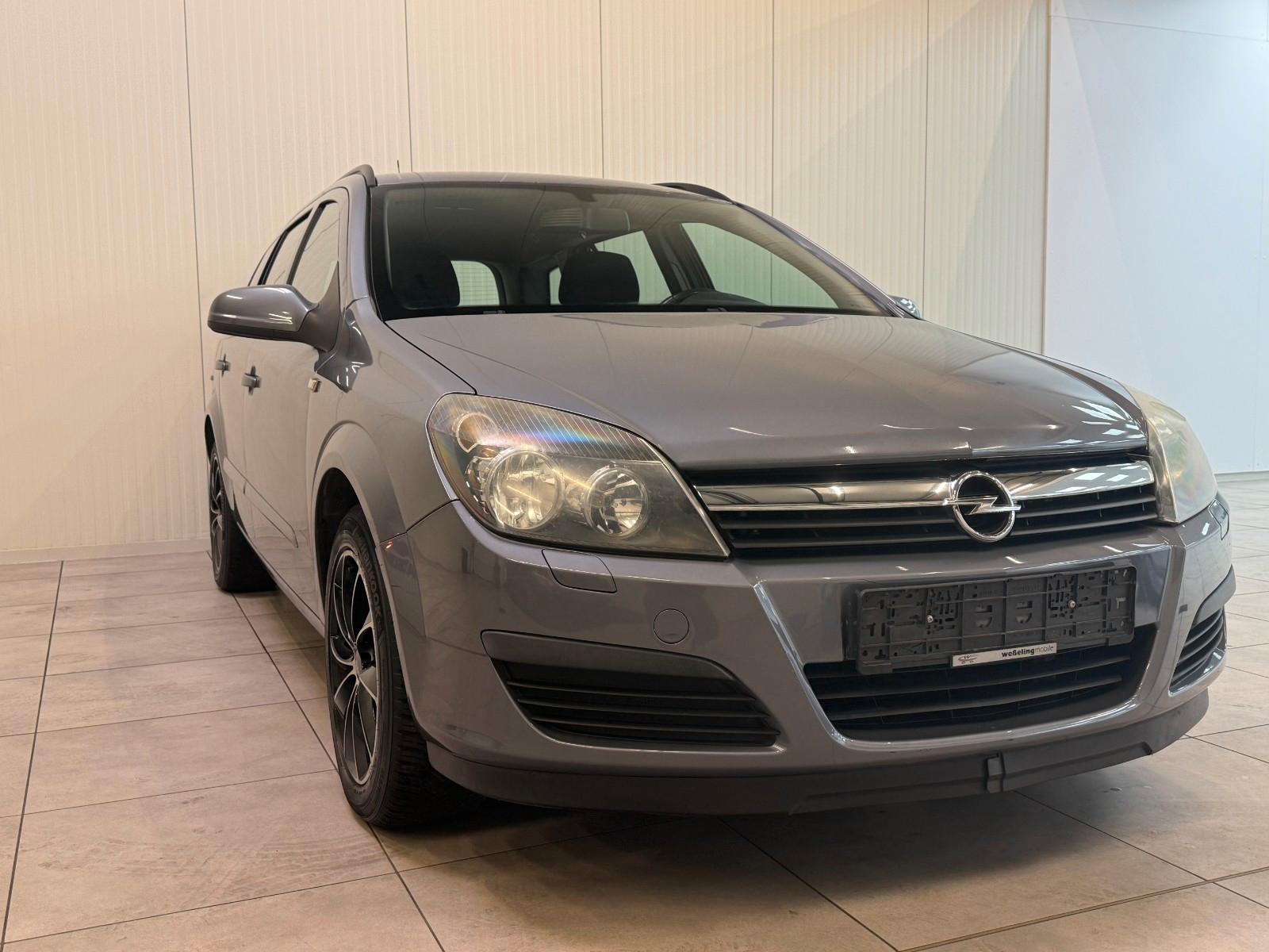 Opel Astra 2006 — rear view