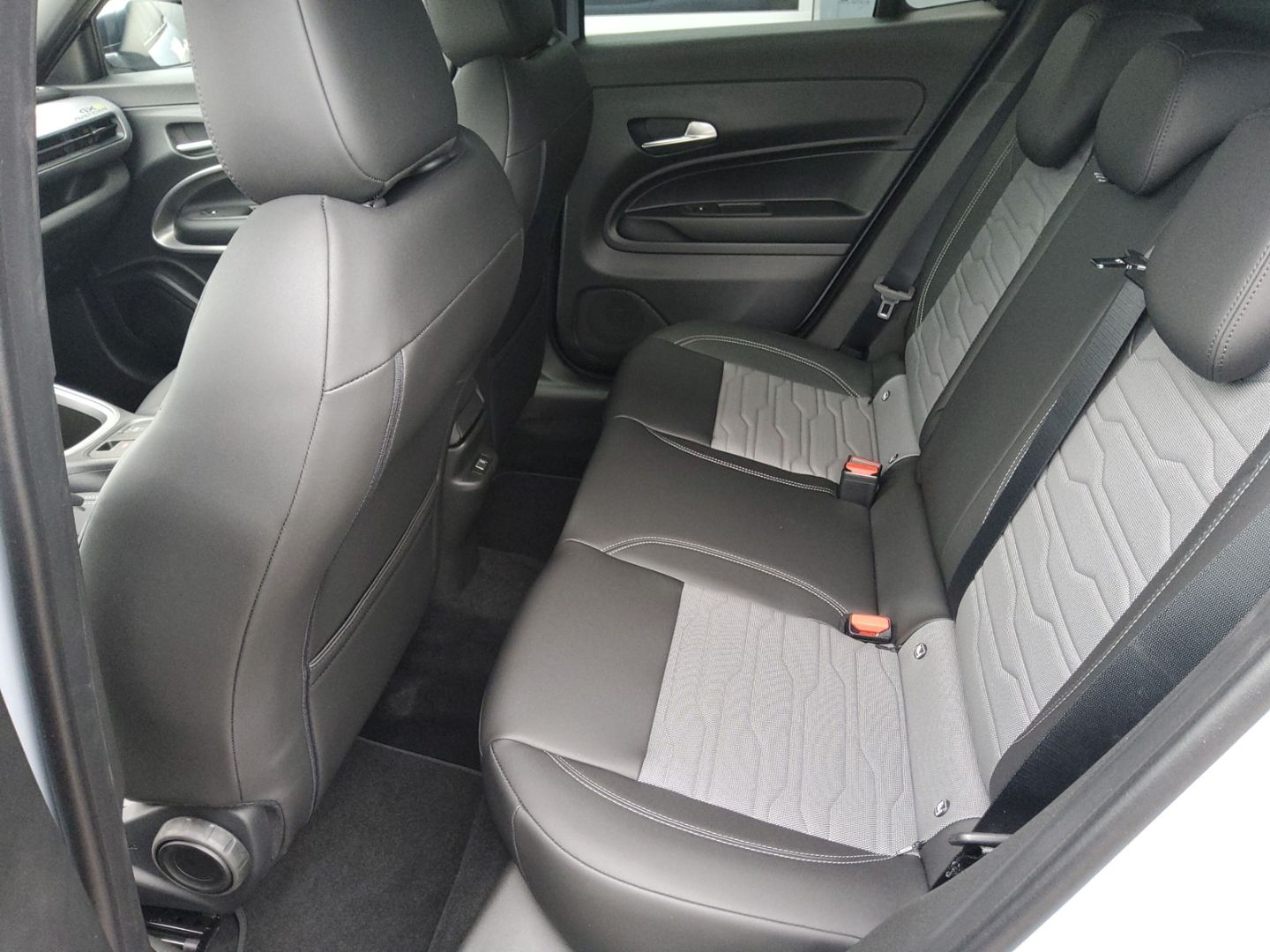 Fahrzeugabbildung Jeep Avenger 4xe Overland Allwetter, Keyless, SHZ, NA