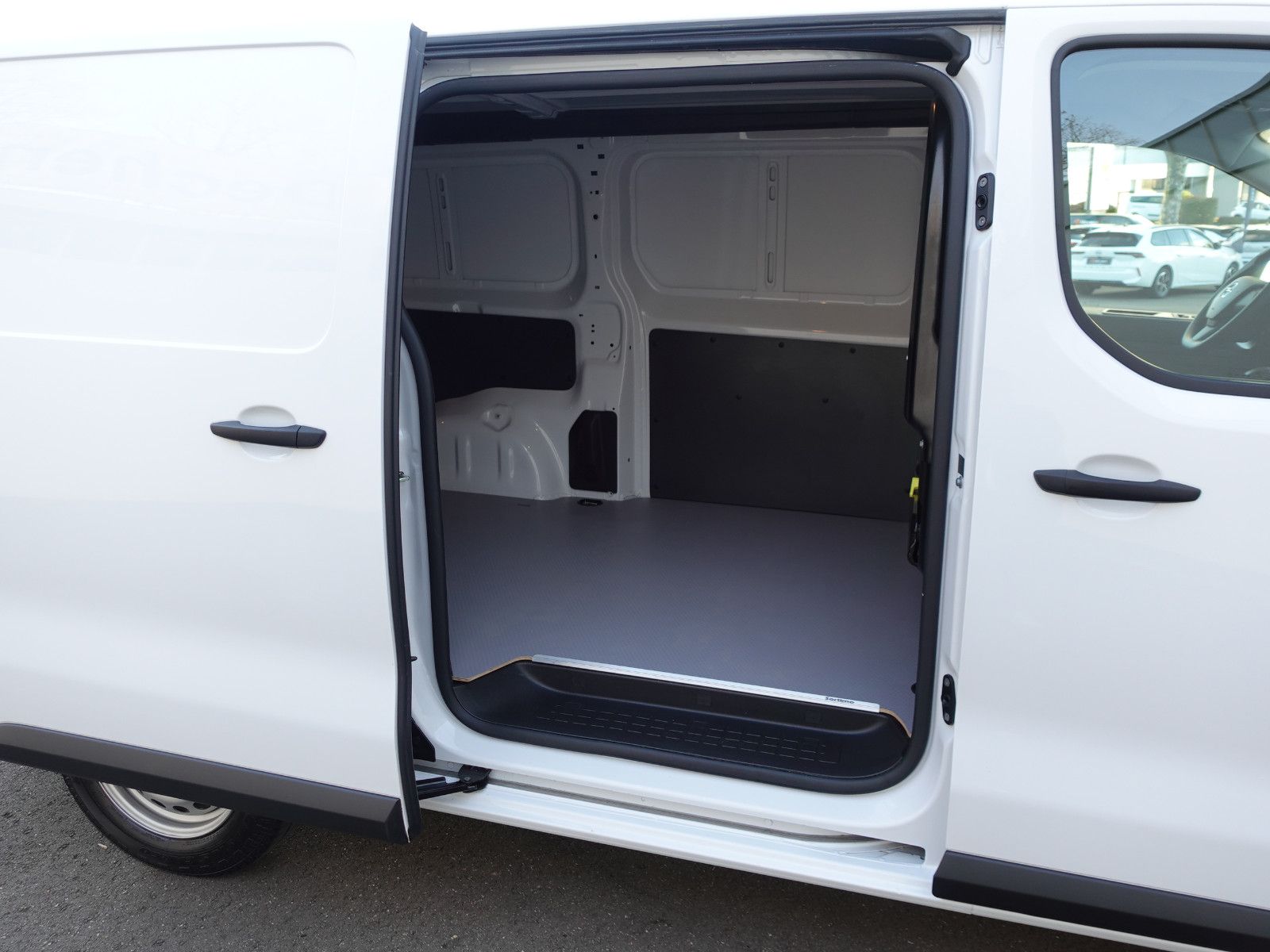 Fahrzeugabbildung Opel Vivaro Cargo 1.5 D Edition M  Klima, Allwetter