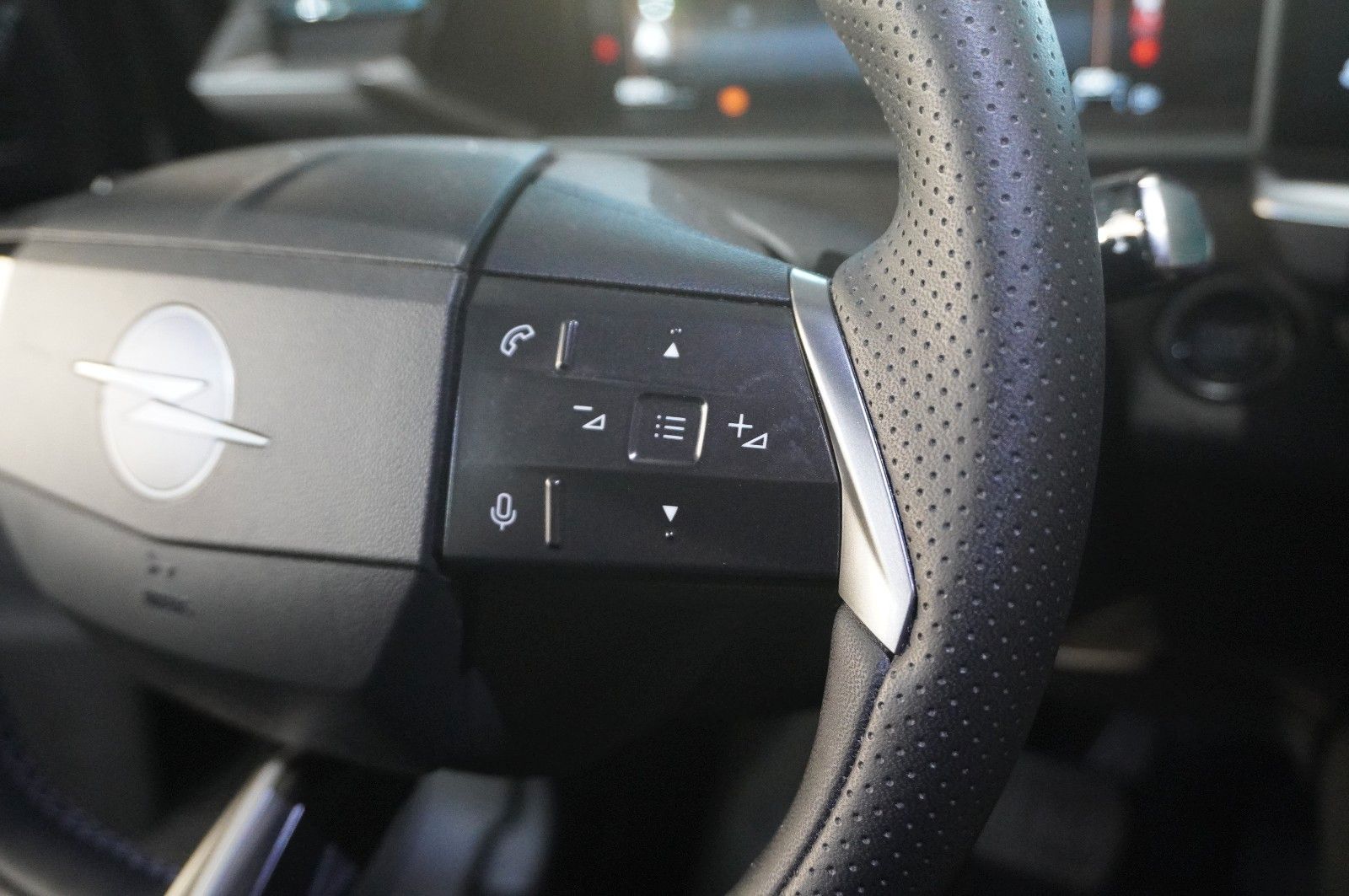 Fahrzeugabbildung Opel Grandland B 1.2 48V GS MHD LED-MATRIX/KAMERA/SHZ