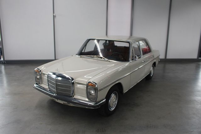 Mercedes-Benz 230.6  W114 Strichacht Limousine Automatik