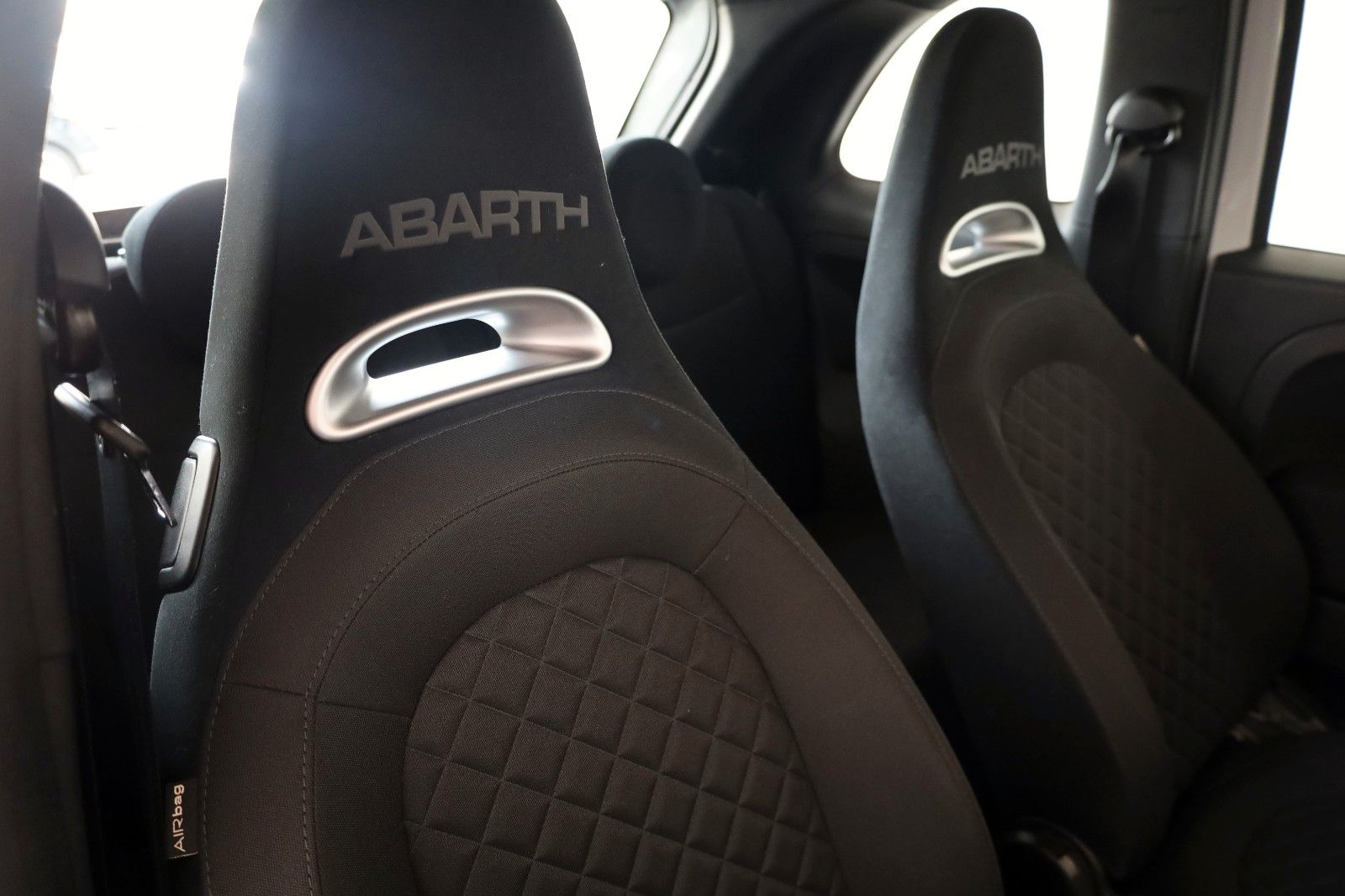 Fahrzeugabbildung Abarth 500 595 Kit ESTETICO ,Navi, MirrorLink, LM19"+WR