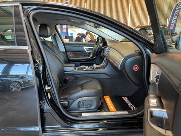Jaguar XF 2.2 Diesel *LEDER*KAM*NAVI*PDC*SZHZ*XENON*