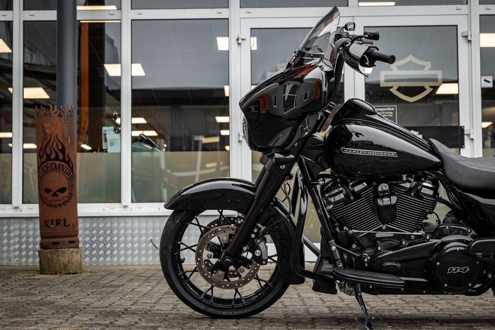 Fahrzeugabbildung Harley-Davidson FLHXS Street Glide 114 cui - Jekill & Hyde -