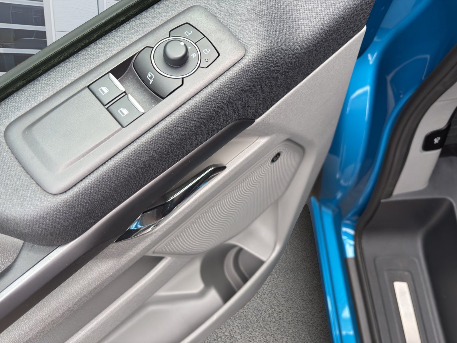 Fahrzeugabbildung Ford Tourneo Custom Elektro eMotor 340 L1 #Sport #RW