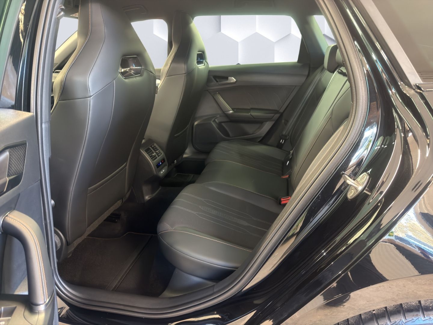 Leon Sportstourer 1.4l Hybrid DSG  AHZV LED PDC 