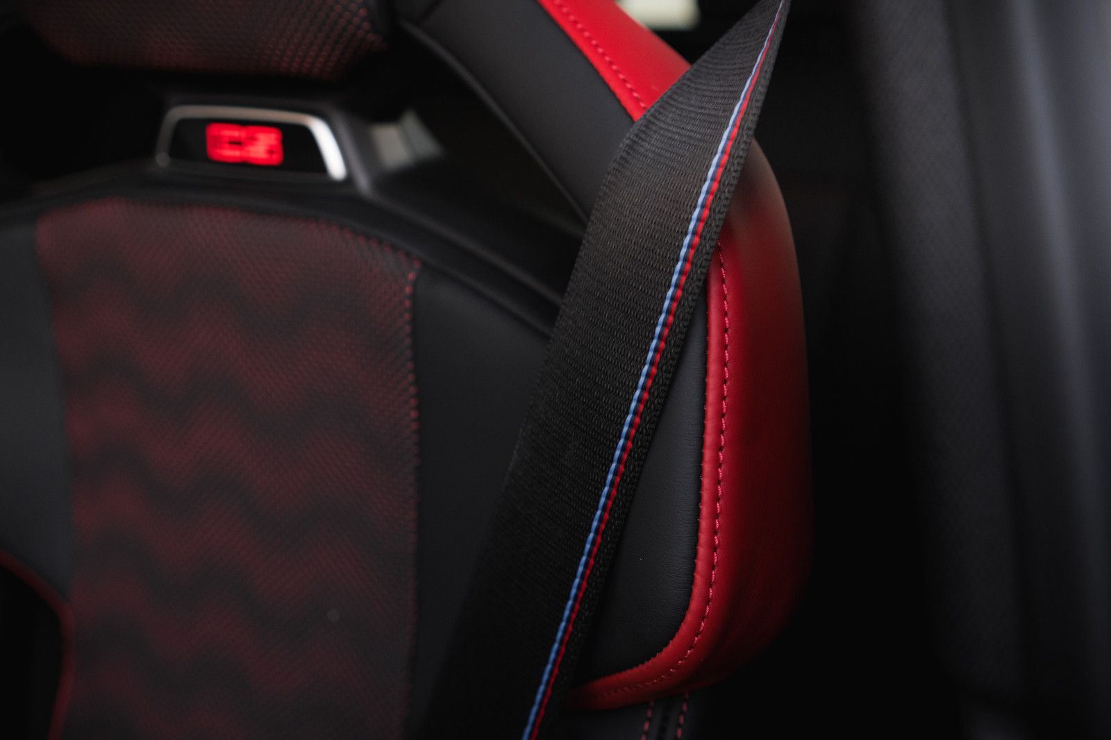 Fahrzeugabbildung BMW M3 Touring CS-Sonderfarbe-Drive-&ParkingAssist.