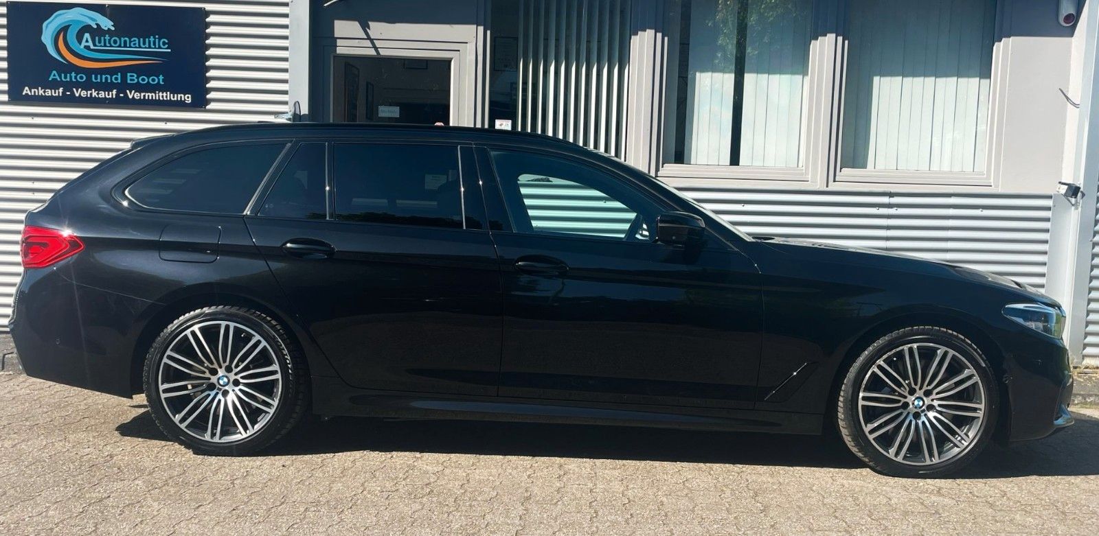 Fahrzeugabbildung BMW 540 d xDrive SAG M SPORT HUD KOMFORTSITZE  DDC