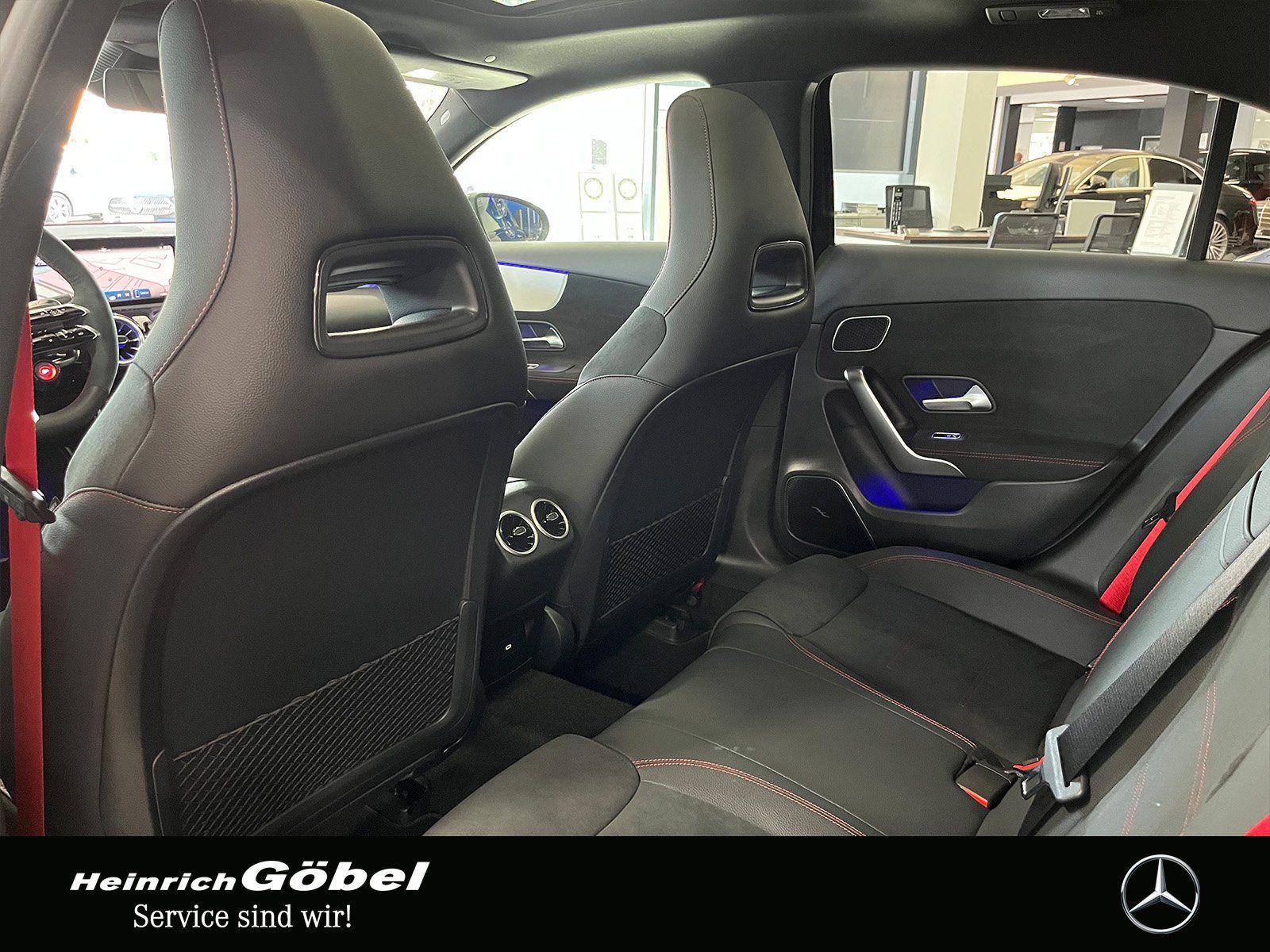 Fahrzeugabbildung Mercedes-Benz A 35 4M PANO+HUD+BURMESTER+NIGHT+360°+MEMORY