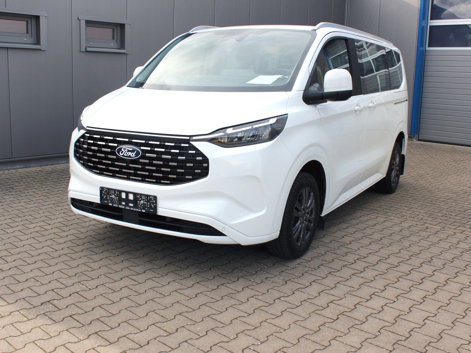 Fahrzeugabbildung Ford Tourneo Custom Plug-in Hybrid 340 L1 Titanium