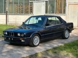 BMW 320i Cabriolet E 30 - BMW 320 aus 1988 mit Benzin-Antrieb: Cabrio, 320i