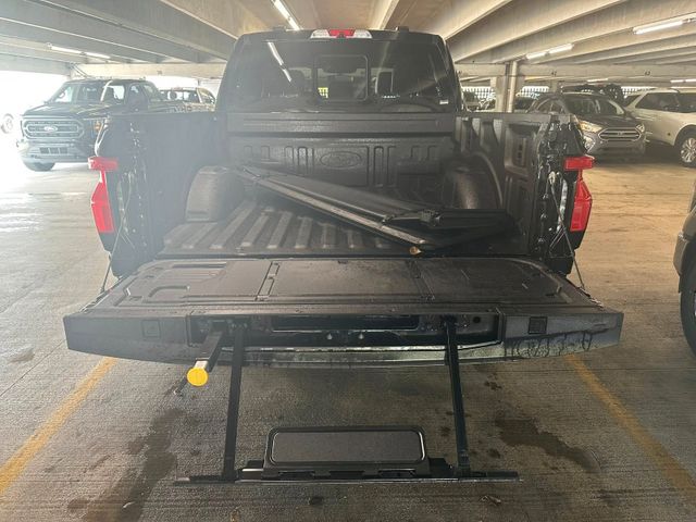 Ford F150 Lightning Lariat grosse Batterie im Vorlauf