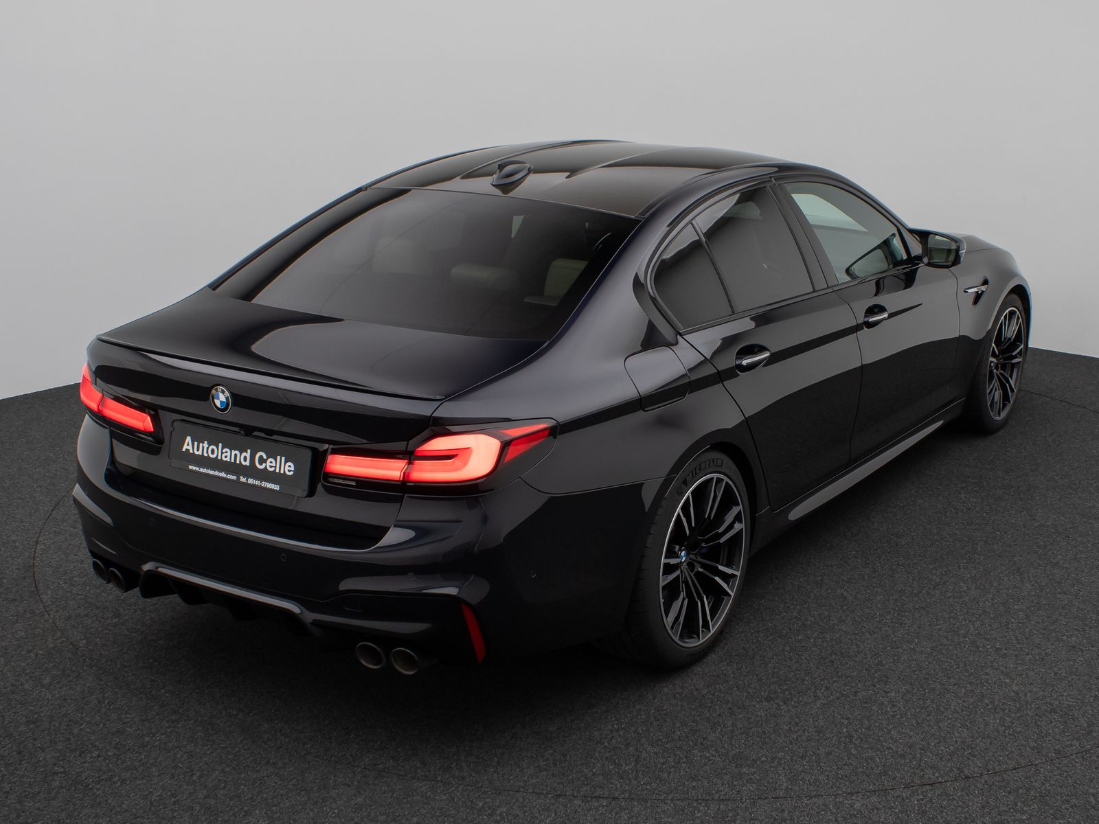 Fahrzeugabbildung BMW M5 xD 360°HUD DAB B&W SoftCl Massage Komfort