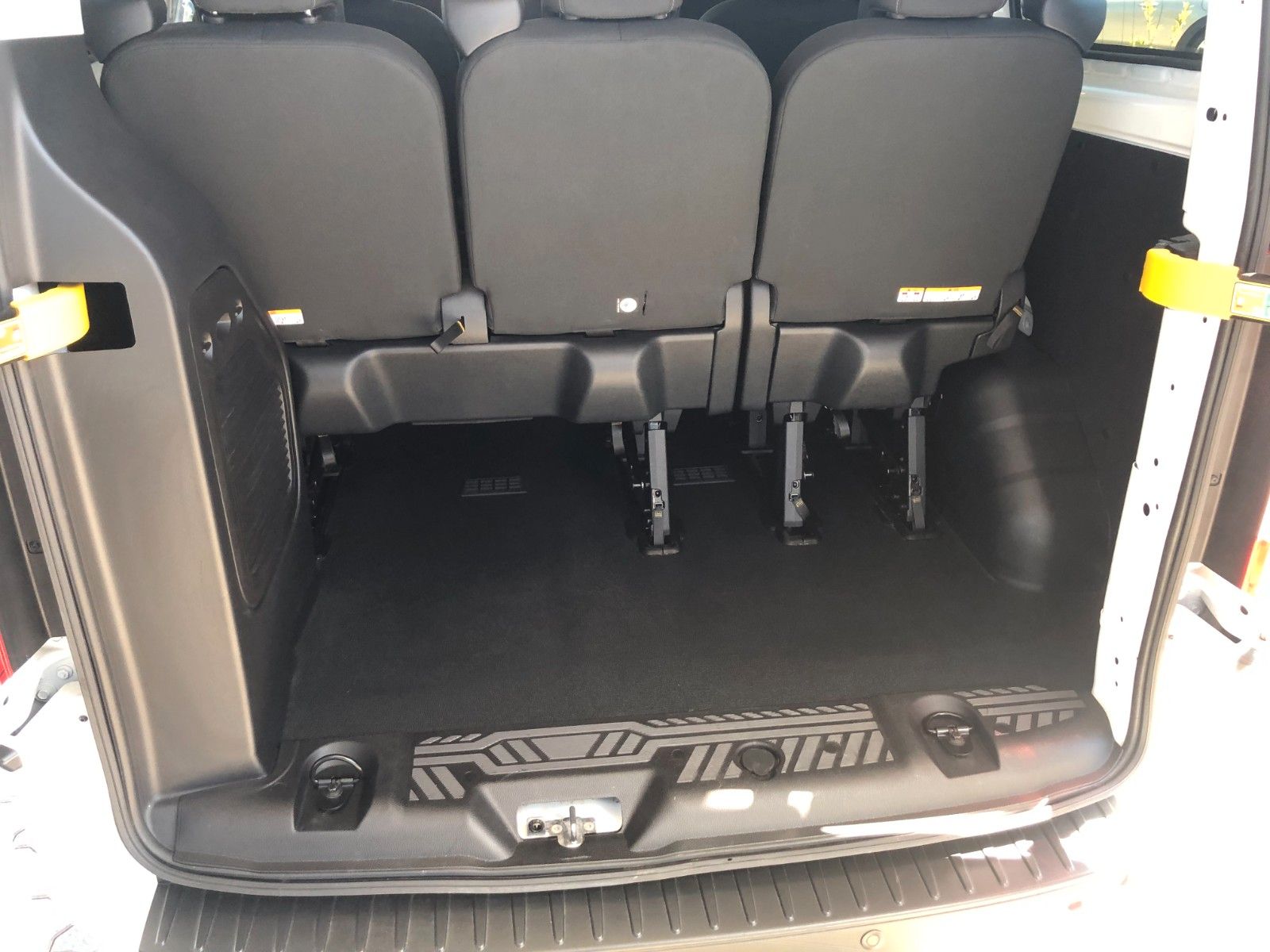 Fahrzeugabbildung Ford Transit/Tourneo Custom Kombi 320L1 Trend 9Sitzer