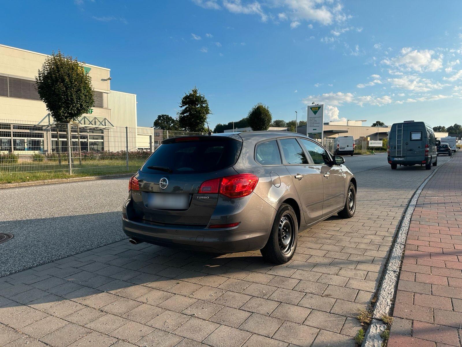 Opel Astra 2012 — photo 5