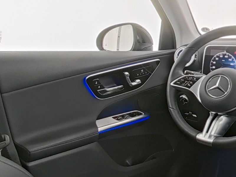 Fahrzeugabbildung Mercedes-Benz GLC 300 e 4M Avantgarde AHK+Memory+Totw+Ambi+Kam