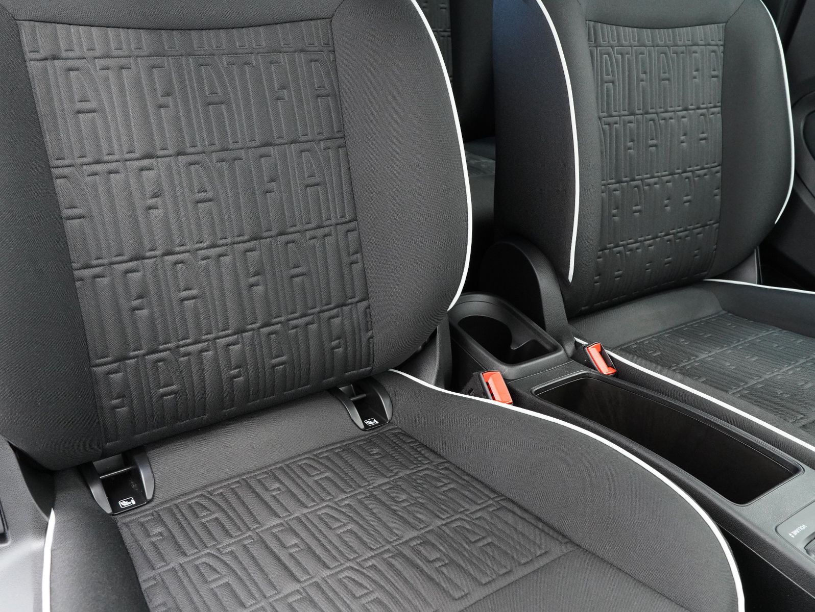 Fahrzeugabbildung Fiat 500e 87KW/42kWh/DC-LADEN/CARPLAY/DAB/SOH