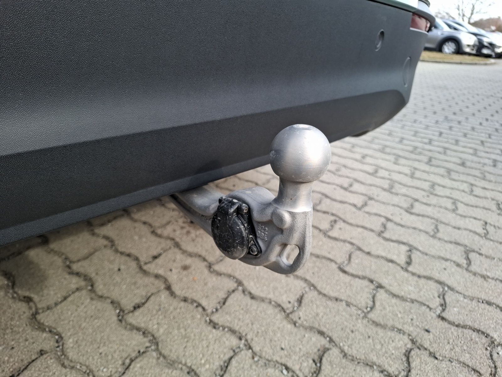 Fahrzeugabbildung Volkswagen Tiguan eTSI Life DSG Standhzg. LED AHK Navi AID