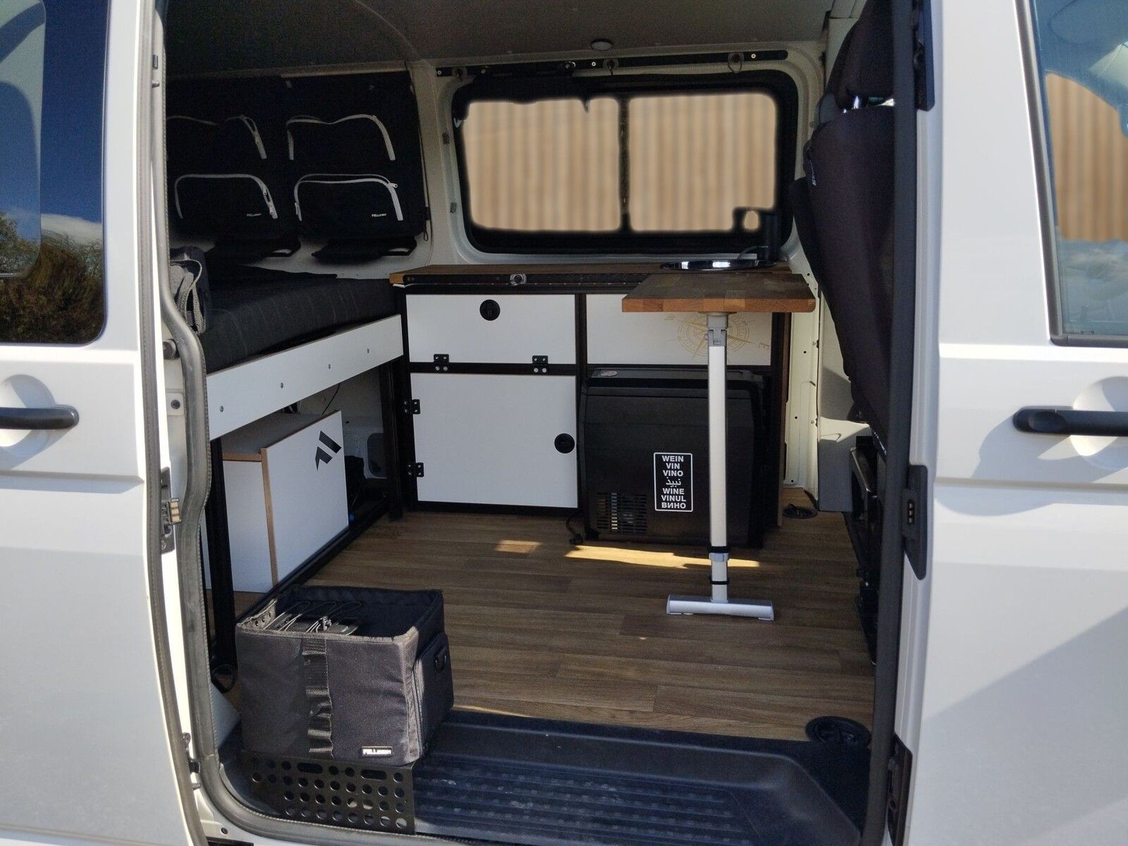 Fahrzeugabbildung Volkswagen Sonstige T6 Camper-Van Bulli lang Küche Festbett