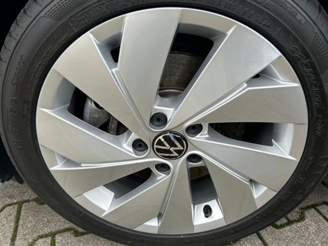 Fahrzeugabbildung Volkswagen Golf VIII 1.5 TSI GOAL LED KAMERA AHK KEYLESS SH