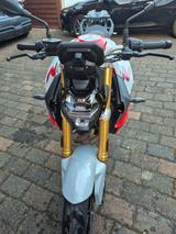 BMW F 900 R silber metallic/Racingred - BMW R 90