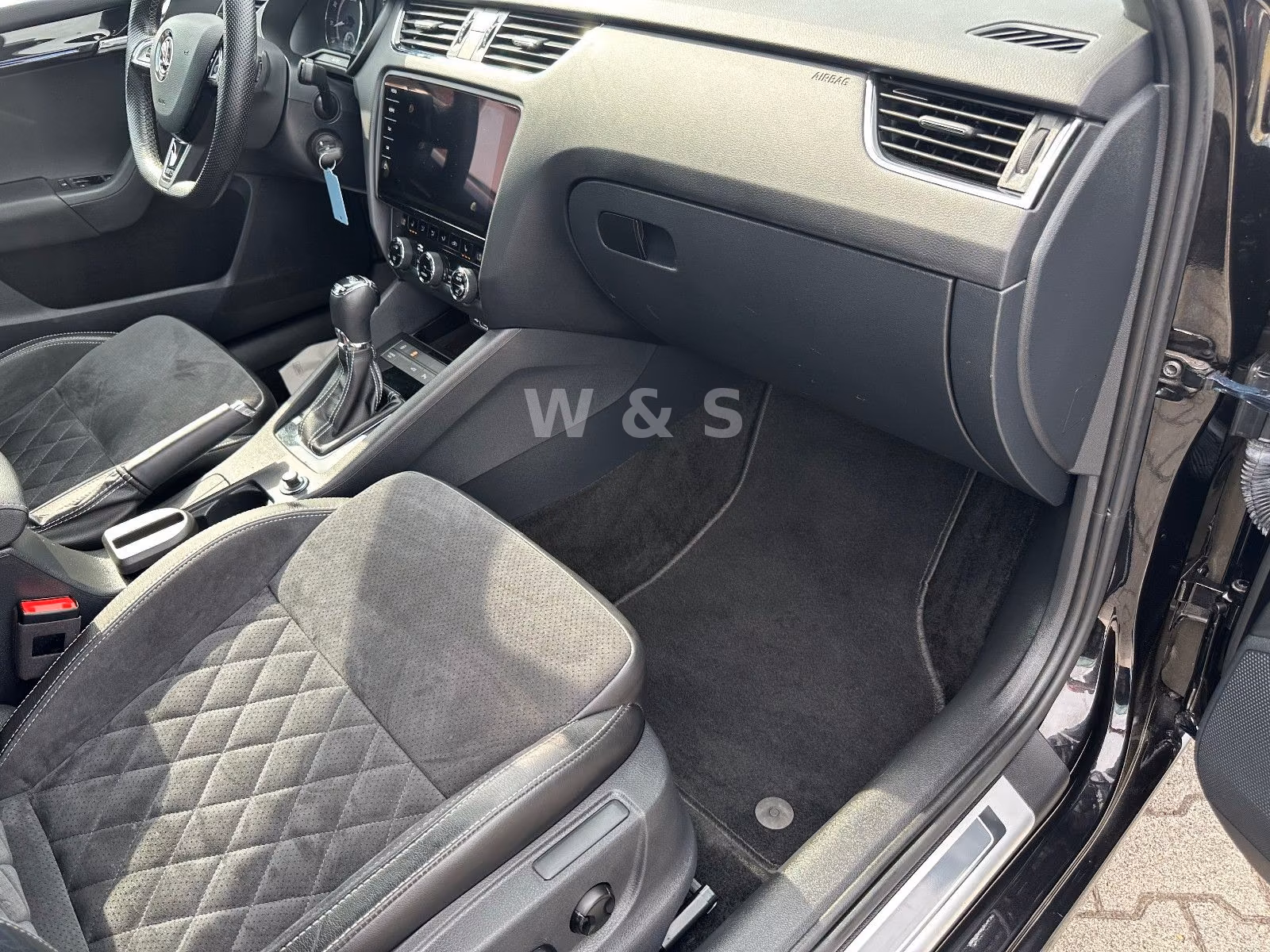 Skoda Octavia Combi RS 245 PS*DSG*LED*APPLE-CAR*