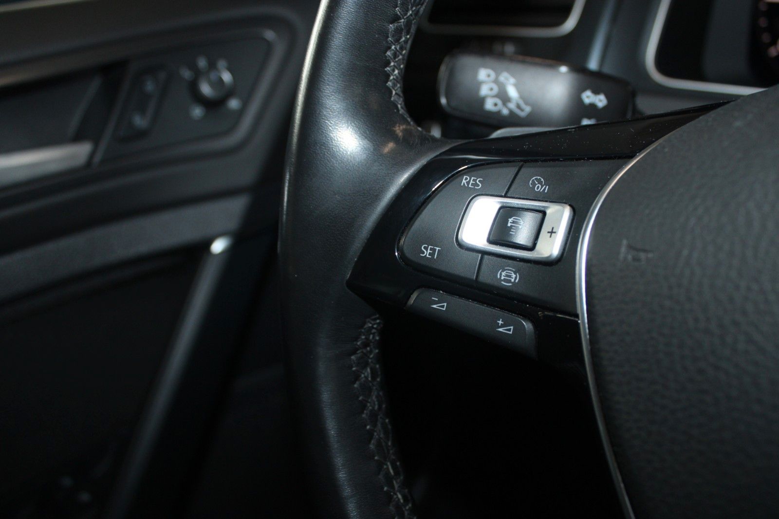 Fahrzeugabbildung Volkswagen Golf 2.0 TDI BMT DSG Comfortline LED STDHZ uvm.