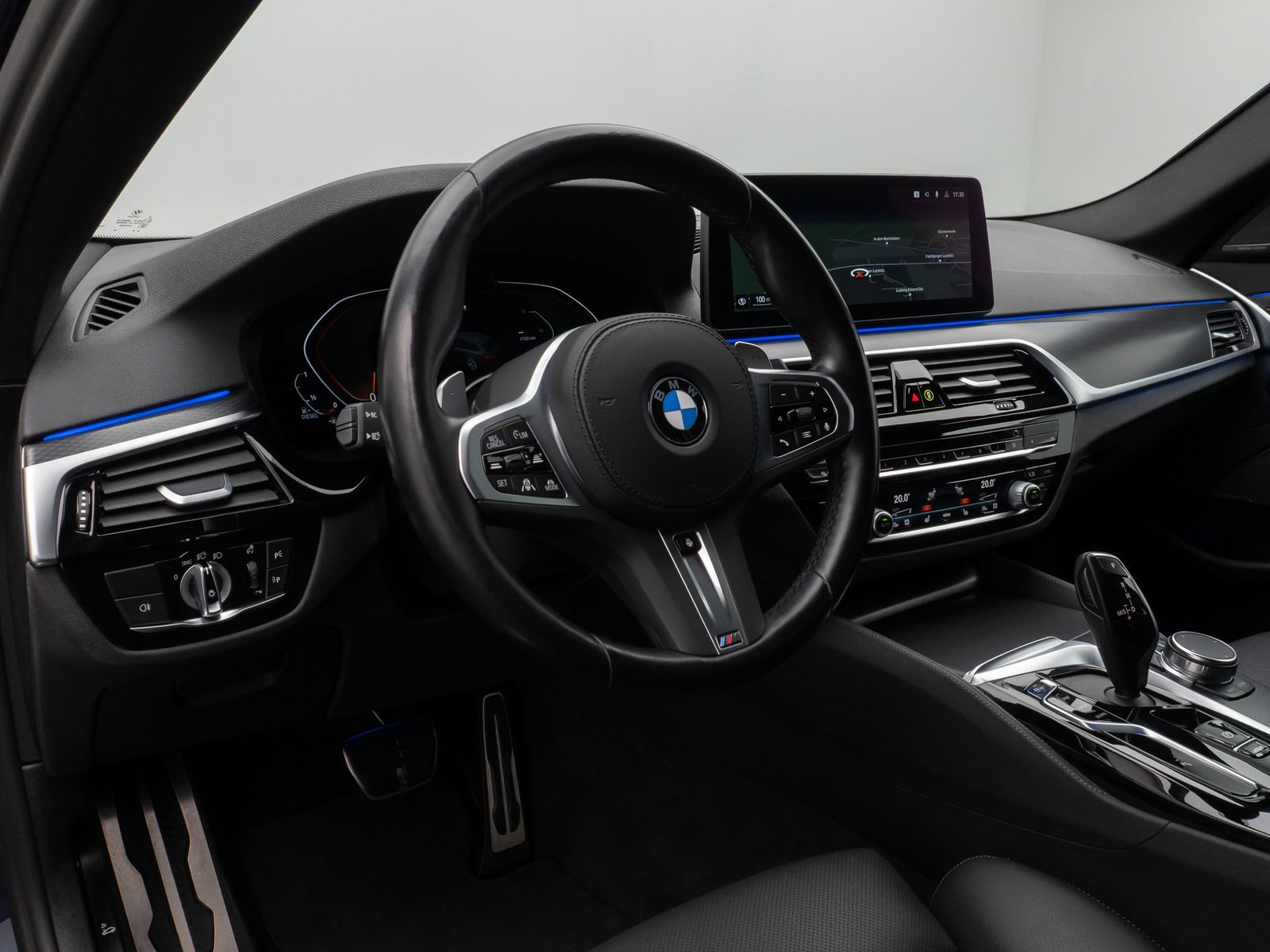 Fahrzeugabbildung BMW 530d xD M Sport Laser HUD DAB H/K ACC AHK Komfor