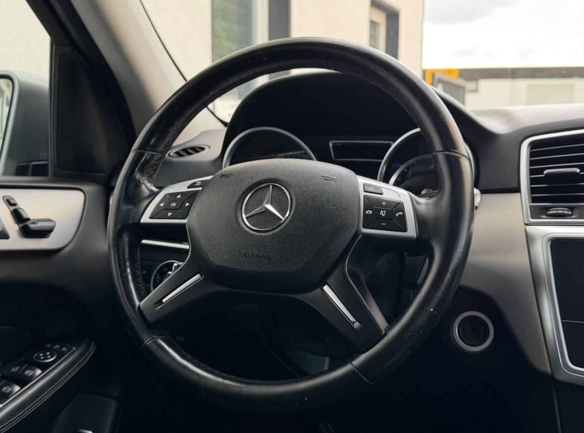 Mercedes-Benz ML 350 CDI BlueTec 4Matic NAVI,AHK,LEDER,XENON