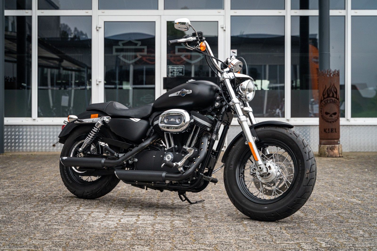 Fahrzeugabbildung Harley-Davidson Sportster XL1200CB Custom Limited -Vance&Hines-