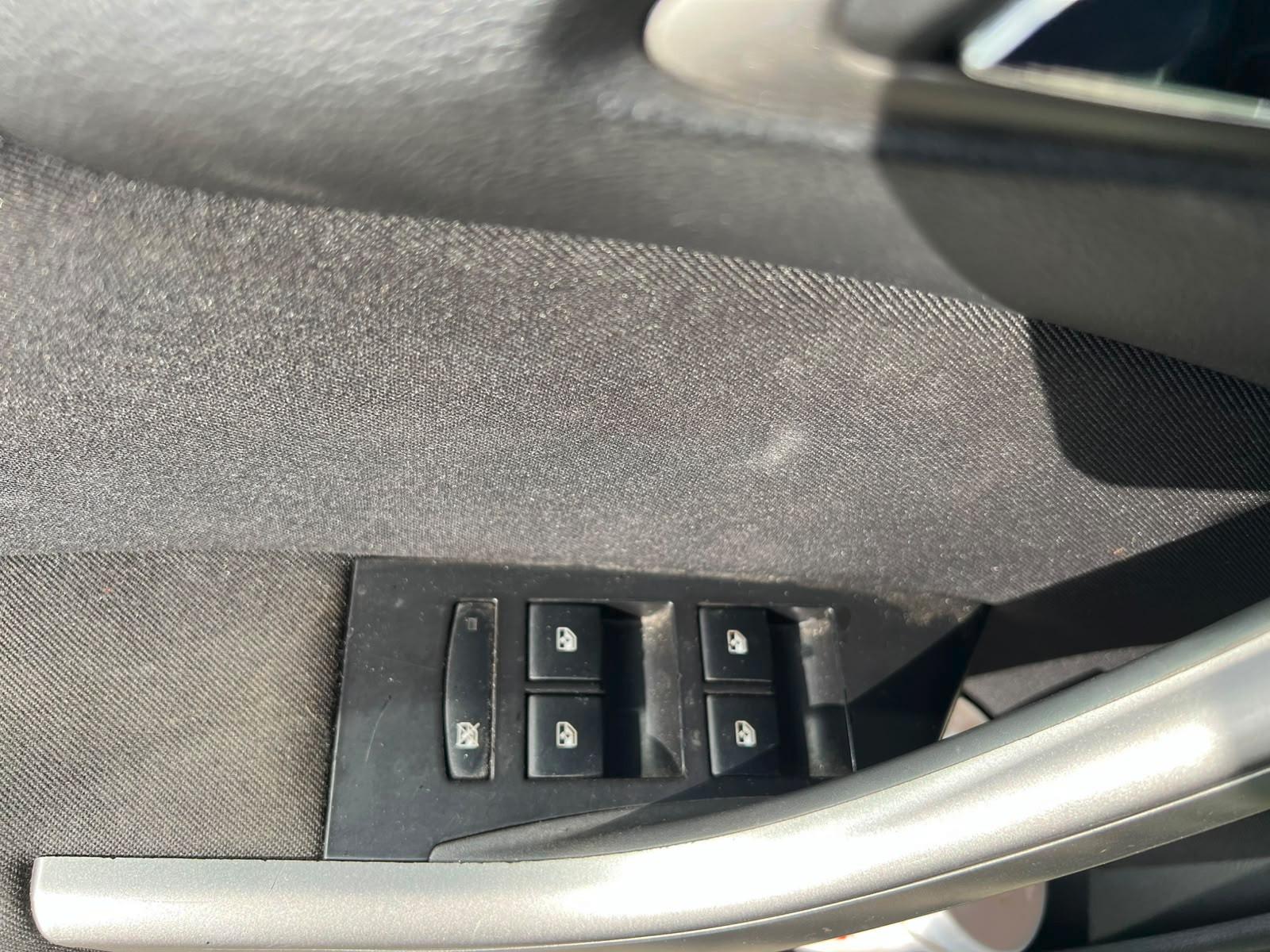Opel Astra 2011 — photo 14