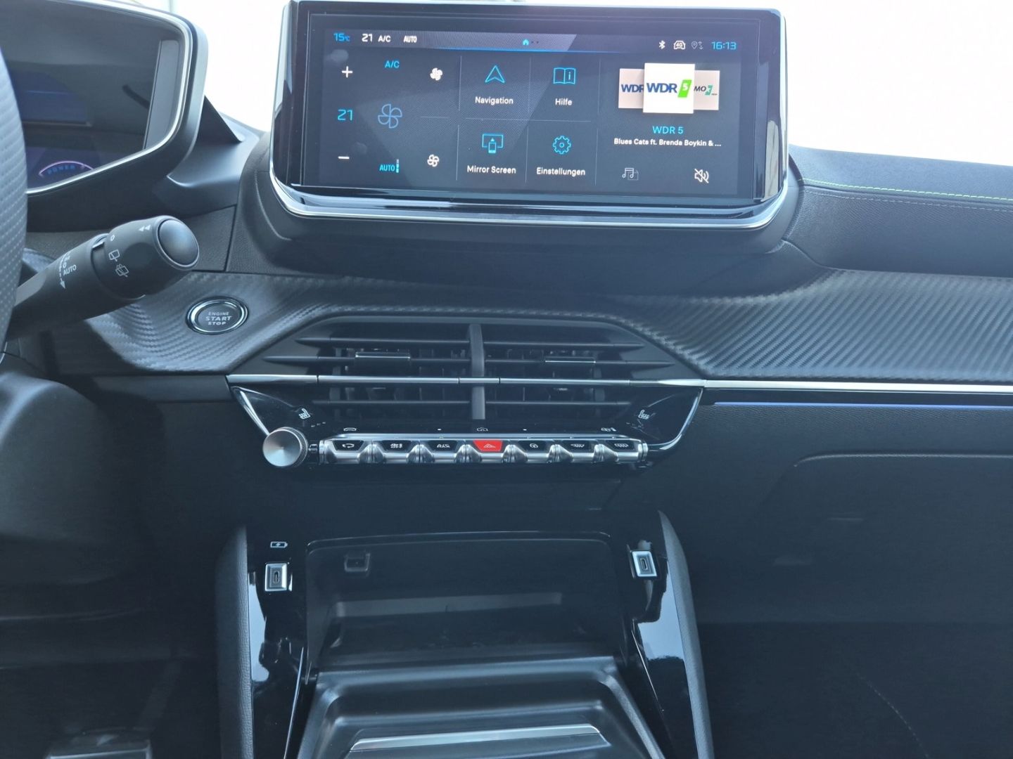 Fahrzeugabbildung Peugeot 208 Hybrid 1.2 GT 136 e-DSC6 Panorama Navi ACC