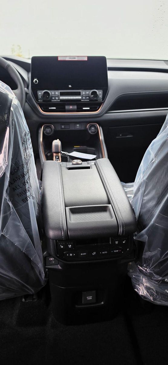 Fahrzeugabbildung Toyota GRAND Platinum Max T1: 68.000 EURO