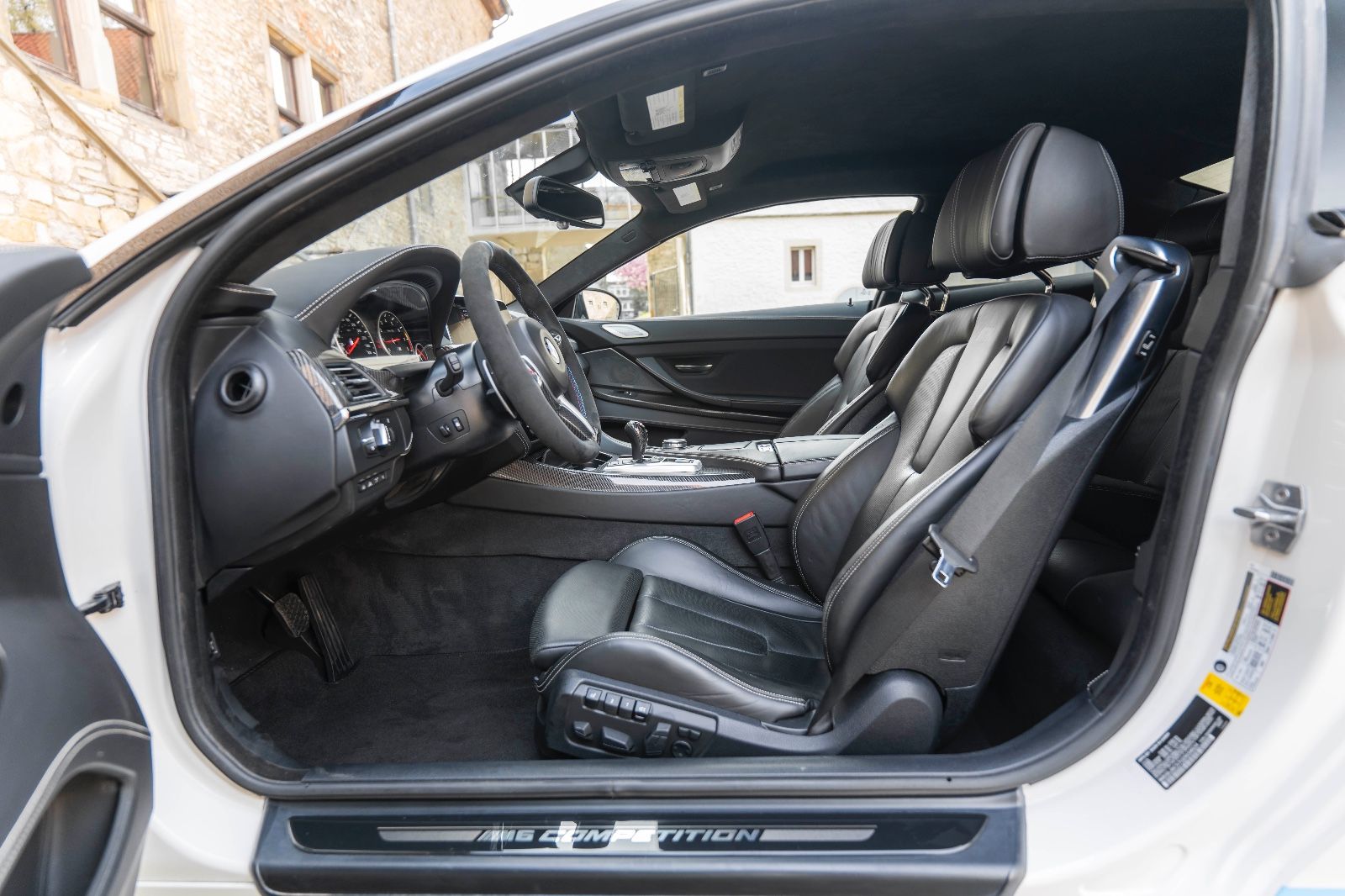 Fahrzeugabbildung BMW M6 Competition 1/100  B&O 360° Carbon LED