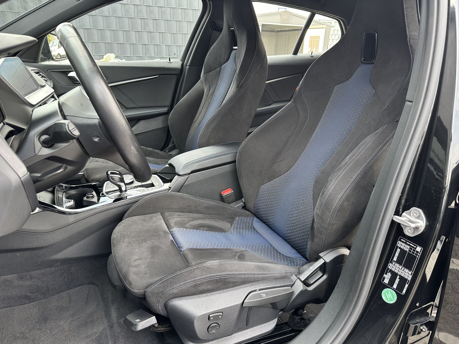 Fahrzeugabbildung BMW 118d M-Sport Aut. 5-Türer NAV+LED+WLAN+17ZO+SHZ