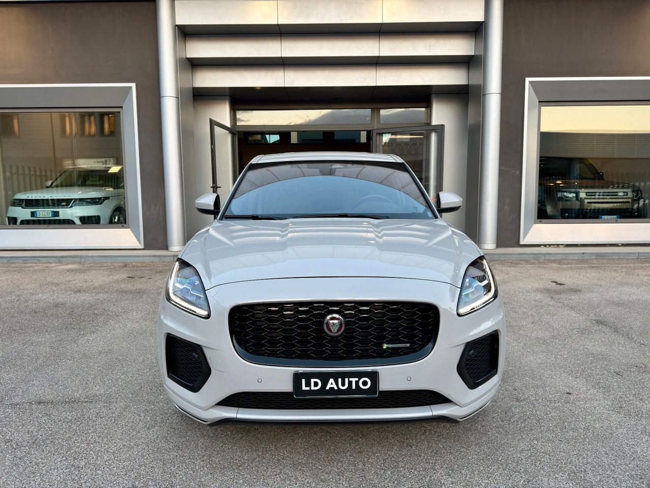 Jaguar E-Pace 1.5 I3 160 CV Auto R-Dynamic S imagem 2