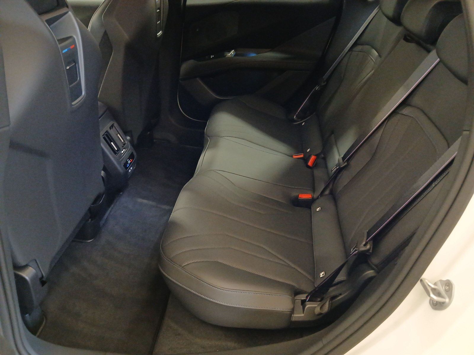 BMW iX3 - Bild 12