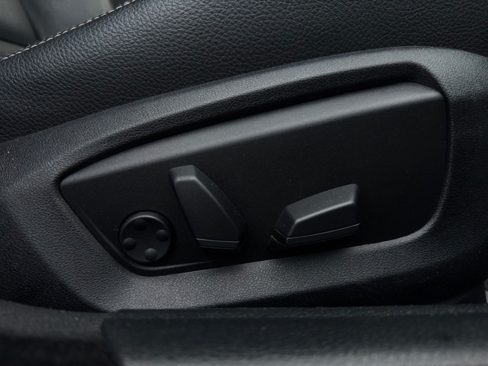 Fahrzeugabbildung BMW 520d Touring AHK/M-Paket/Head-Up/Bhz.Lenkrad/PDC