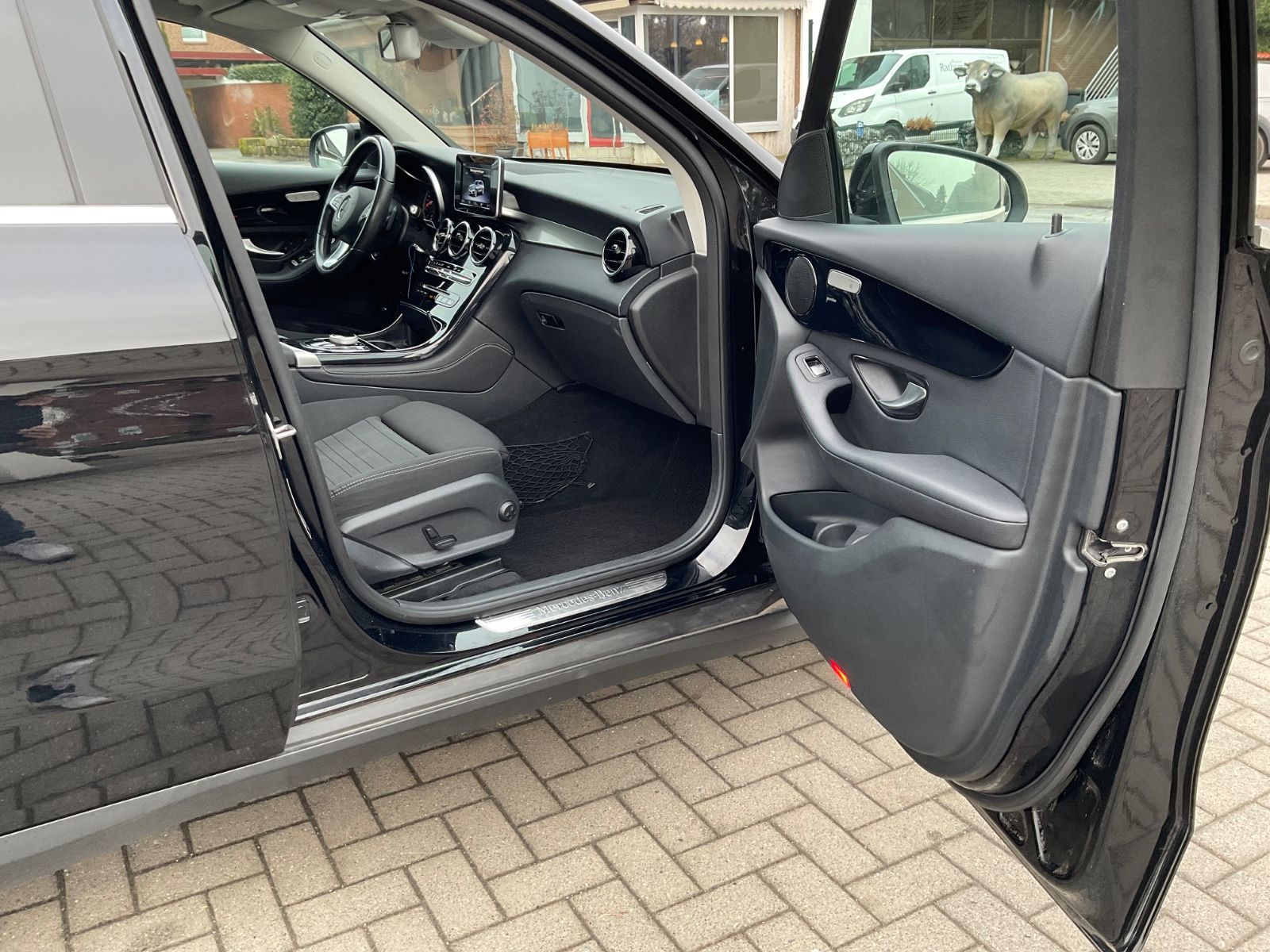 Fahrzeugabbildung Mercedes-Benz GLC 220 d 4MATIC Autom.AHK,Kamera,Distronic,LED