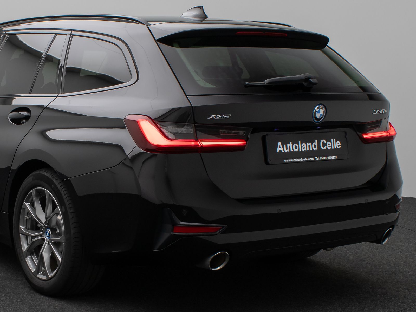Fahrzeugabbildung BMW 330e xD Sport Line Panorama DAB HiFi Stop&Go AHK