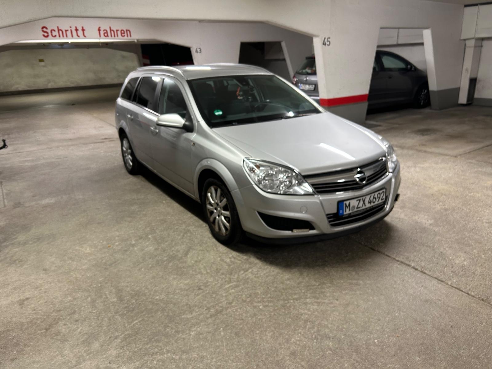 Opel Astra 2009 — photo 8