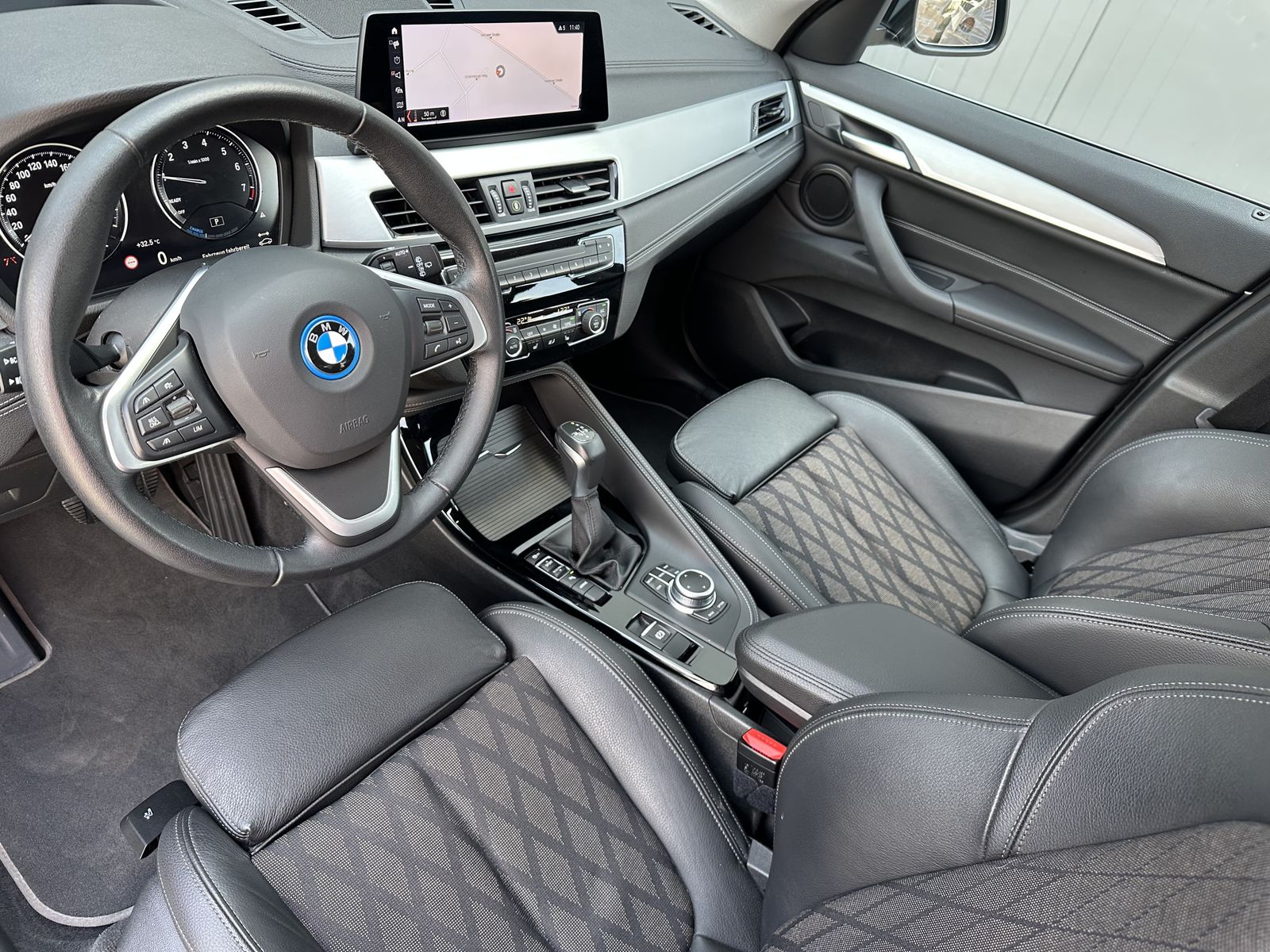 Fahrzeugabbildung BMW X1 xDrive25e xLine NAV+LED+KAMERA+HIFI+ACC+HUD
