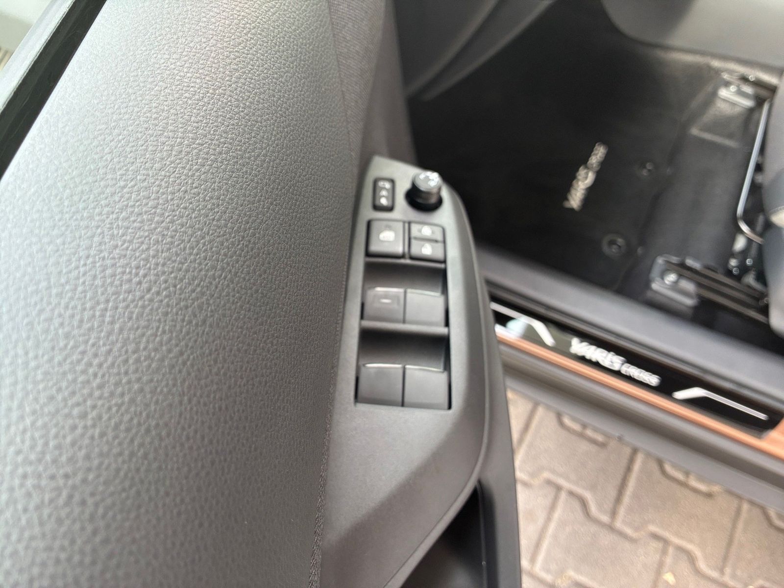 Fahrzeugabbildung Toyota Yaris Cross Lounge 1.5-l-Hybrid 360,HUD,Kamera