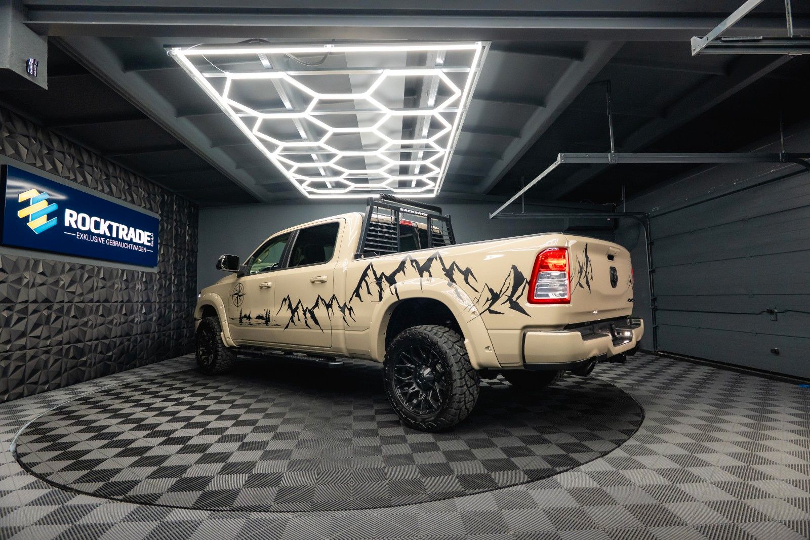 Fahrzeugabbildung Dodge RAM 5.7 V8 HEMI 4x4 ARMY STYLE Offroad LONGBED