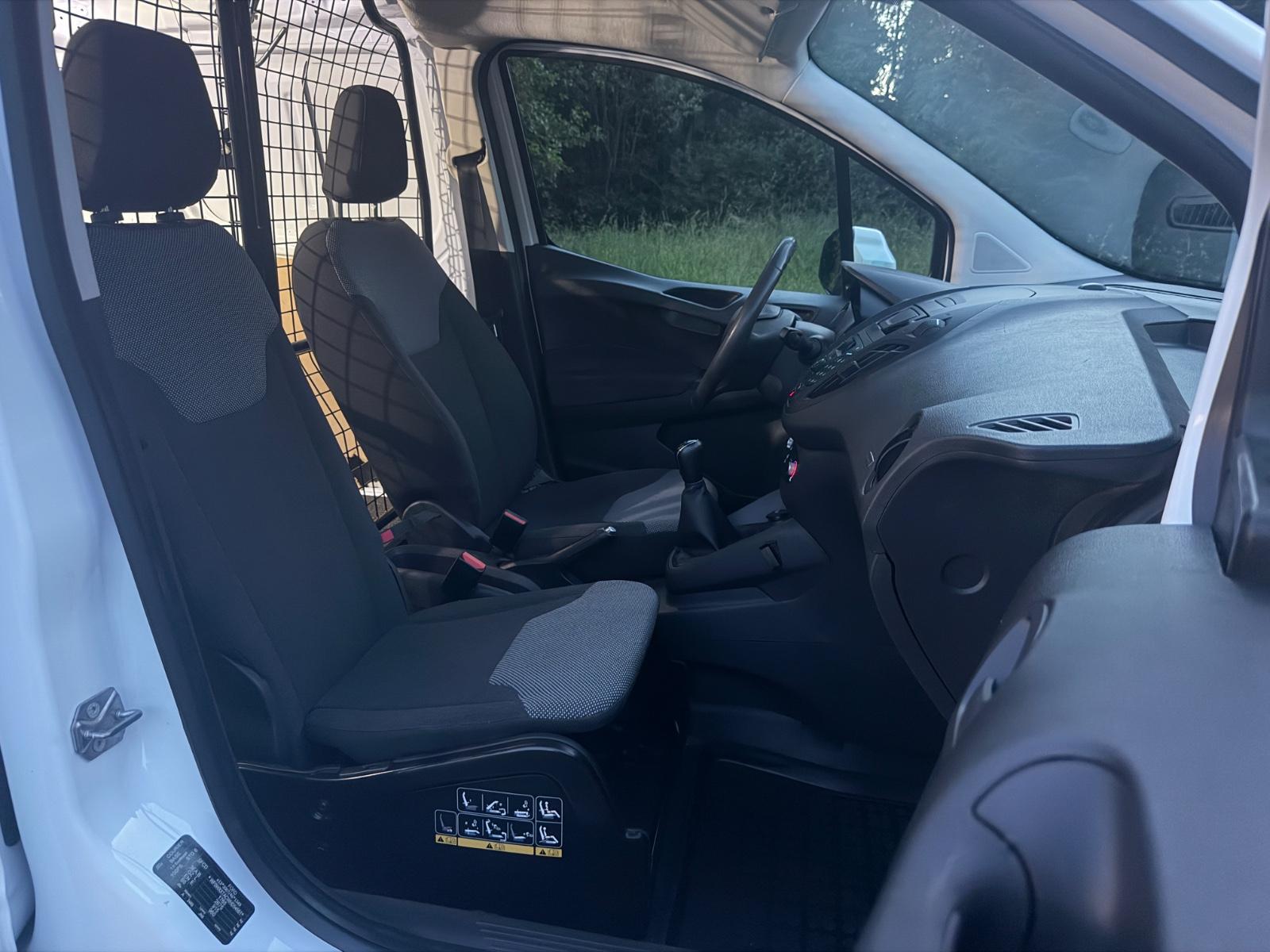 Ford Transit Courier Benziner *Euro6 *USB *El.Fenster