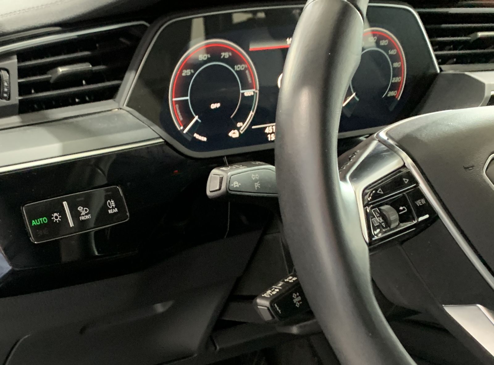 Fahrzeugabbildung Audi e-tron 55 Quattro*Leder*360°Cam*LED*SHZ*Navi*