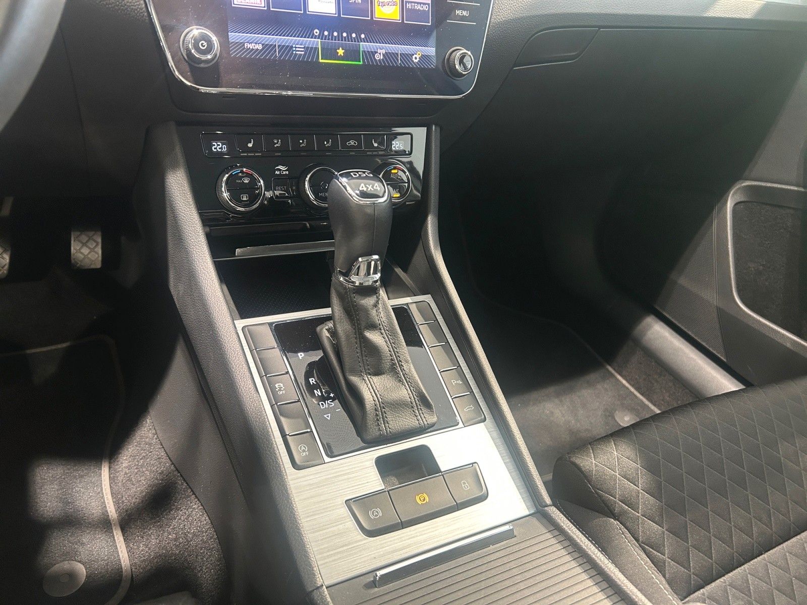 Skoda Superb Lim. Ambition 4x4 DSG ACC SHZ NAV KESSY foto 14